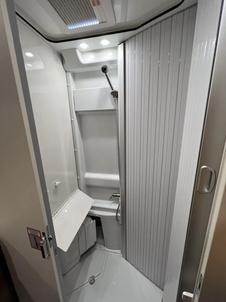 Fahrzeugbild Malibu Van comfort GT skyview 600 DB (543) #34