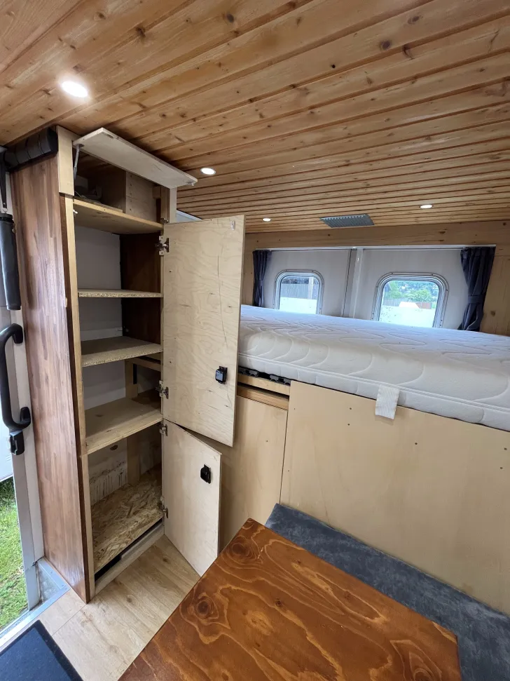 Fahrzeugbild Mercedes-Benz Sprinter Sonderausbau RTW Krankenwagen #4