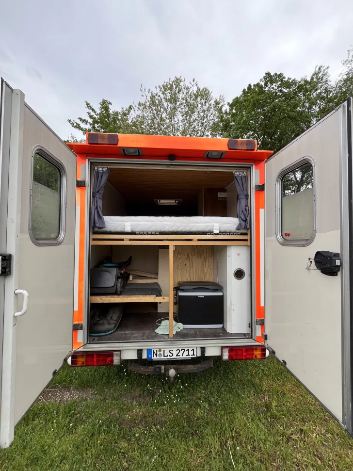Fahrzeugbild Mercedes-Benz Sprinter Sonderausbau RTW Krankenwagen #7
