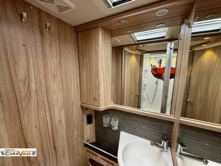 Fahrzeugbild Hymer Exsis-i 678 Ohne Hubbett/Automatik/AHK #16