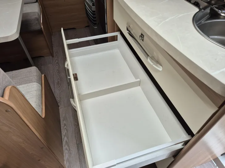 Fahrzeugbild Hobby De Luxe 490 KMF Mover/Markise/Solar/Dachklima #20