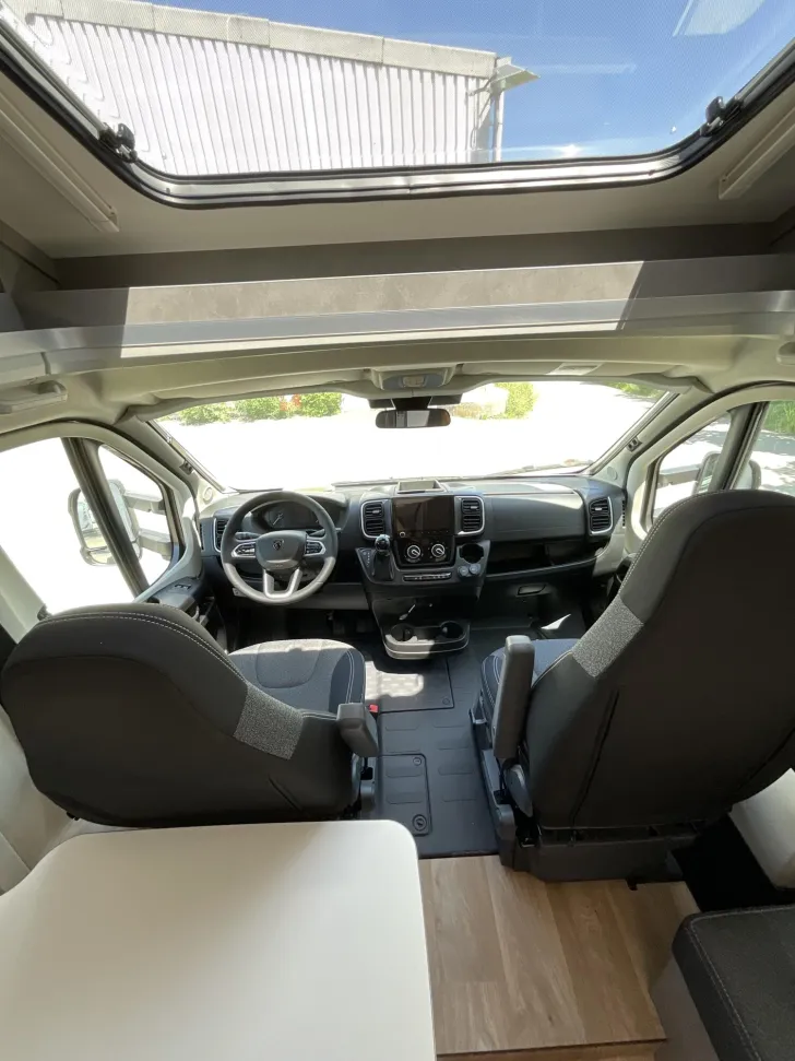 Fahrzeugbild Crosscamp EXPDN T 7.0 E Peugeot YOUNG CAMPER #9