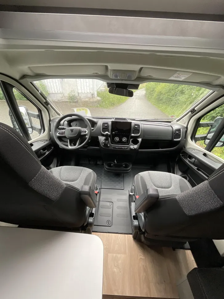 Fahrzeugbild Crosscamp EXPDN T 7.4 E Peugeot YOUNG CAMPER #9
