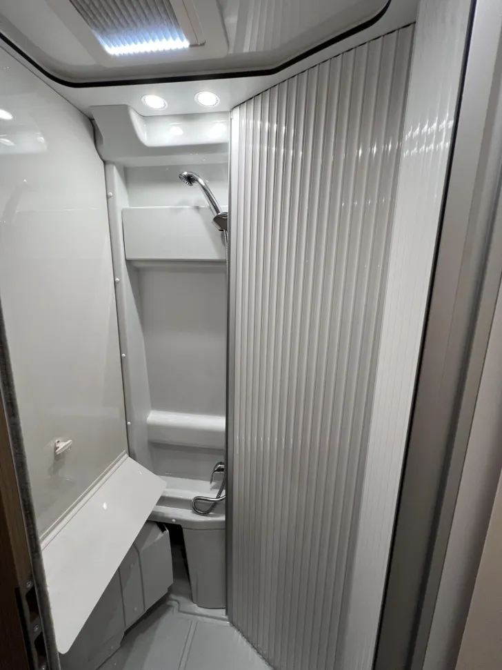Fahrzeugbild Malibu Van charming GT skyview 640 LE RB (557) #35