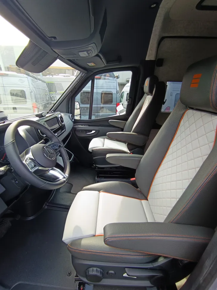 Fahrzeugbild Hymer Grand Canyon S CrossOver 600 4,1t, Solar,5G Rout #13