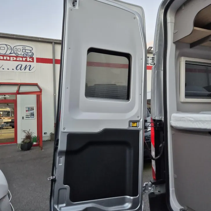 Fahrzeugbild LMC Innovan Ford 592 Sondermodell Moondust #8