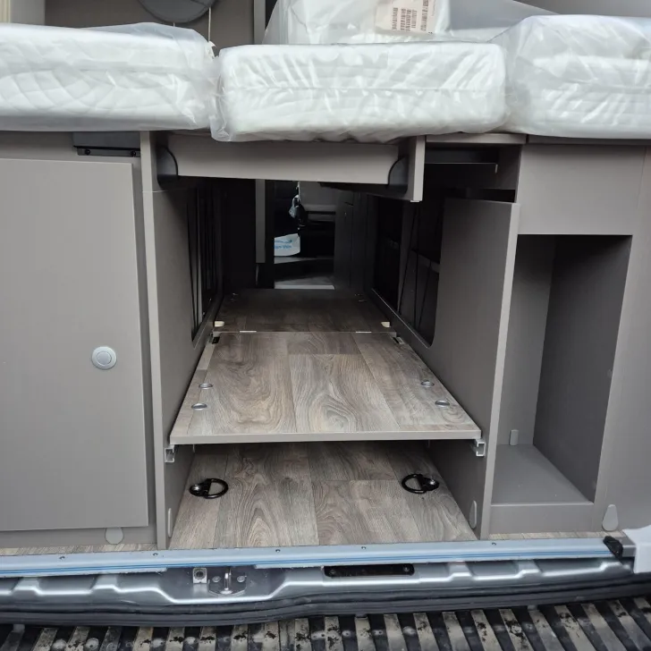 Fahrzeugbild LMC Innovan Ford 592 Sondermodell Moondust #10
