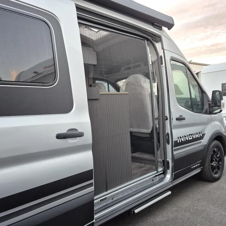 Fahrzeugbild LMC Innovan Ford 592 Sondermodell Moondust #12
