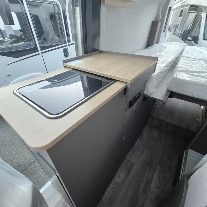 Fahrzeugbild LMC Innovan Ford 592 Sondermodell Moondust #19