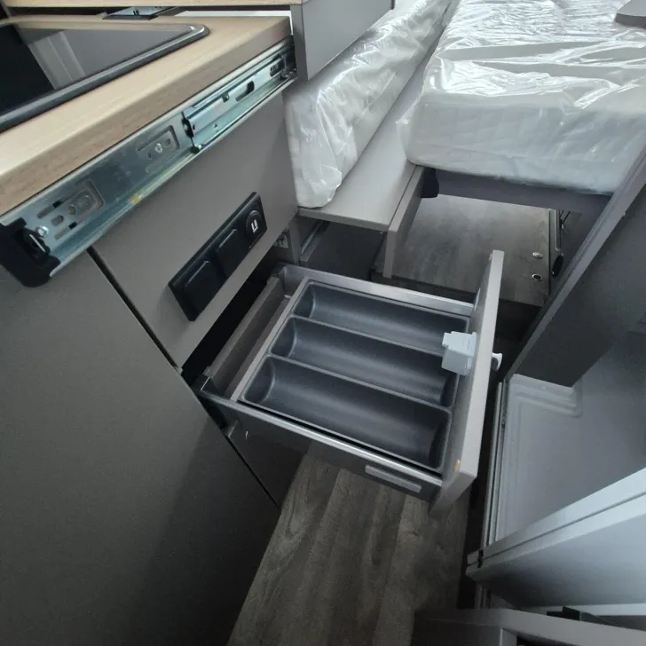 Fahrzeugbild LMC Innovan Ford 592 Sondermodell Moondust #22