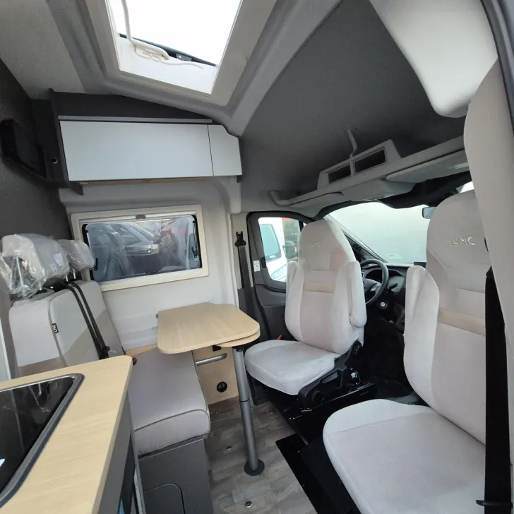 Fahrzeugbild LMC Innovan Ford 592 Sondermodell Moondust #24