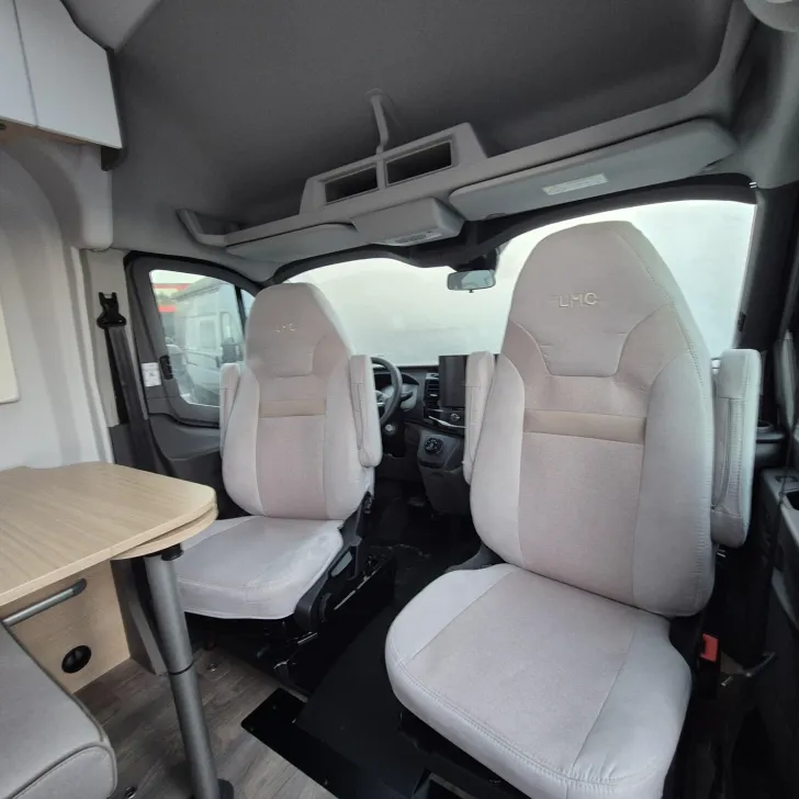 Fahrzeugbild LMC Innovan Ford 592 Sondermodell Moondust #25