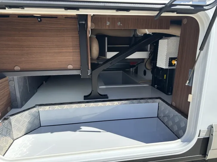 Fahrzeugbild Carthago chic c-line I 4.9 LE #6