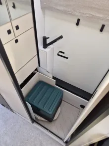 Fahrzeugbild Bürstner Habiton HM 6.0 auf dem Hof #9