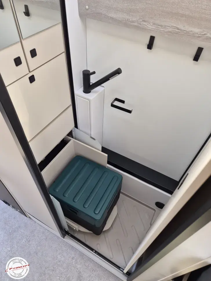 Fahrzeugbild Bürstner Habiton HM 6.0 auf dem Hof #9
