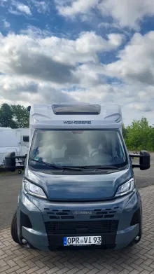 Frontal Vorne Weinsberg CaraSuite EDITION SPICY 650 MEG TV/LTE Antenne