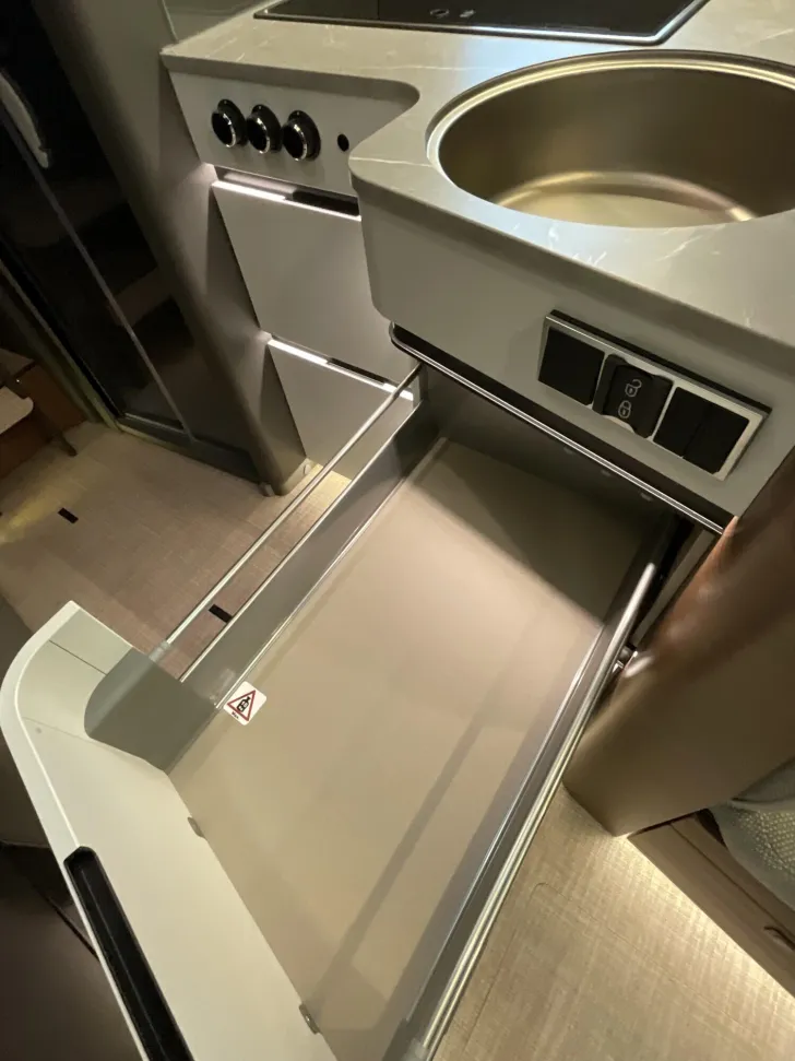 Fahrzeugbild Hymer B-Klasse MC I 680 Artkispaket, Dachklima, Autark #11