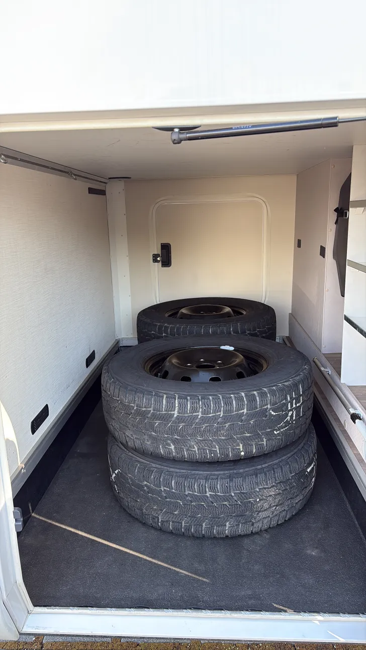 Heckgarage Hymer Exsis-t 580 Pure
