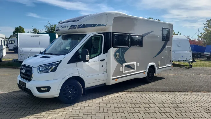 Heckgarage Chausson Teilintegrierte 777GA Titanium Premium 170 PS/Automatik/SAT/Hubbett