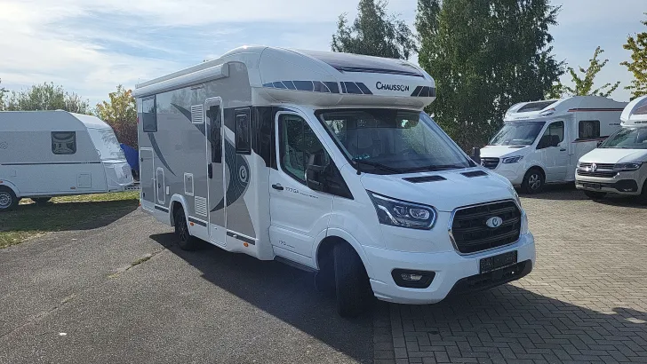 Frontal Vorne Chausson Teilintegrierte 777GA Titanium Premium 170 PS/Automatik/SAT/Hubbett