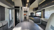 Sicht vorne-hinten Chausson Teilintegrierte 777GA Titanium Premium 170 PS/Automatik/SAT/Hubbett