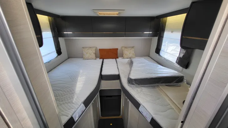 Betten Chausson Teilintegrierte 777GA Titanium Premium 170 PS/Automatik/SAT/Hubbett