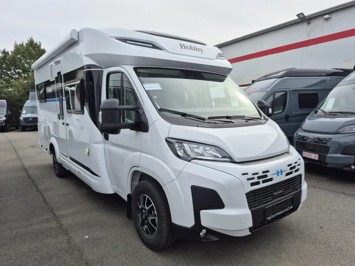 Fahrzeugbild Hobby OnTour T 700 FH Hubbett/Markise #1