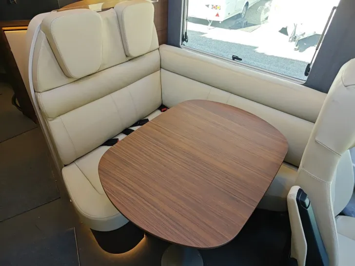 Fahrzeugbild Carthago chic c-line I 5.0 QB L Mercedes #12