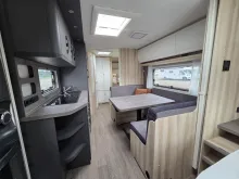 Fahrzeugbild Hobby De Luxe 545 KMF 2000kg/Deichselabdeckung/Antieschlingerkupplung/seperate Dusche #6