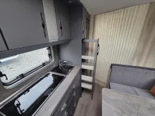 Fahrzeugbild Hobby De Luxe 545 KMF 2000kg/Deichselabdeckung/Antieschlingerkupplung/seperate Dusche #11