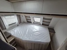 Fahrzeugbild Hobby De Luxe 545 KMF 2000kg/Deichselabdeckung/Antieschlingerkupplung/seperate Dusche #14