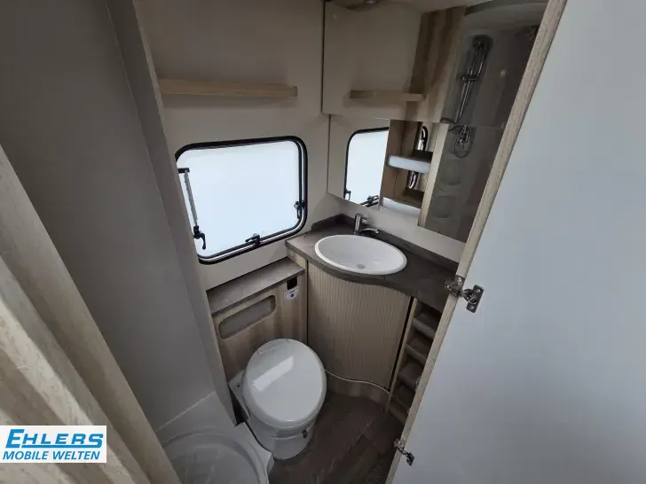 Fahrzeugbild Hobby De Luxe 545 KMF 2000kg/Deichselabdeckung/Antieschlingerkupplung/seperate Dusche #17