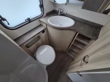 Fahrzeugbild Hobby De Luxe 545 KMF 2000kg/Deichselabdeckung/Antieschlingerkupplung/seperate Dusche #18