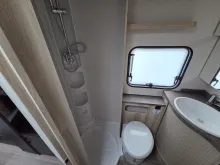 Fahrzeugbild Hobby De Luxe 545 KMF 2000kg/Deichselabdeckung/Antieschlingerkupplung/seperate Dusche #19