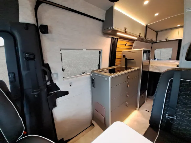 Fahrzeugbild Hymer Grand Canyon S CrossOver 600 Aufstelldach, AHK #11