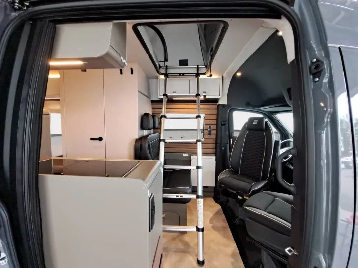 Fahrzeugbild Hymer Grand Canyon S CrossOver 600 Aufstelldach, AHK #26
