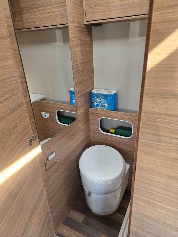 Fahrzeugbild Weinsberg CaraHome 650 MEG Aufbauklimaanlage, Markise #9