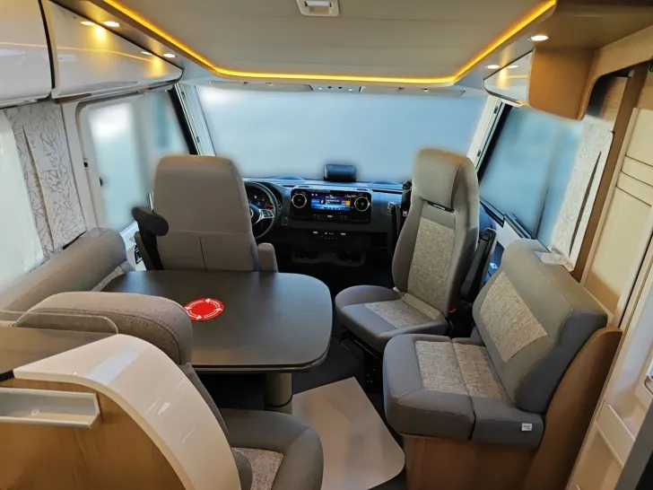 Fahrzeugbild Carthago C2-tourer I 147 RB LE L comfort Mercedes #10
