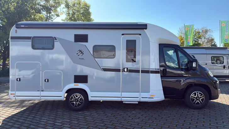 Seitlich Knaus L!VE WAVE 650 MEG Sofort verfügbar