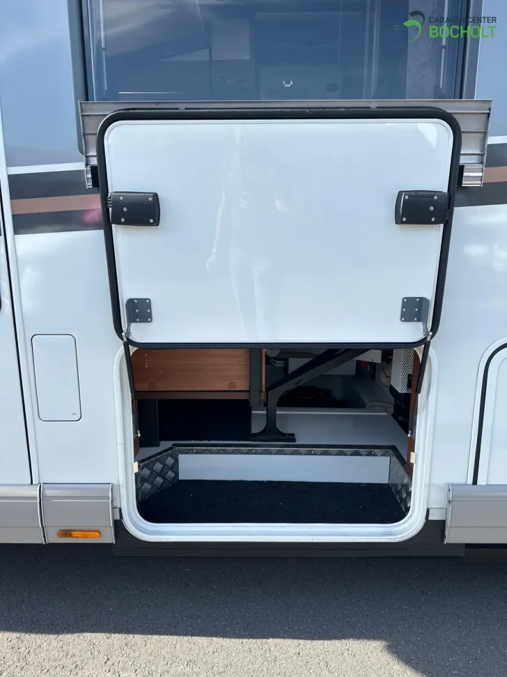 Fahrzeugbild Carthago chic c-line I 4.9 LE L Hubstützenanlage / SAT / Solar #4