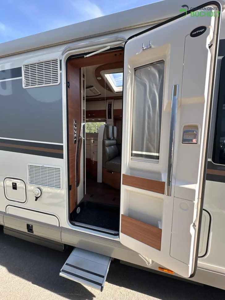 Fahrzeugbild Carthago chic c-line I 4.9 LE L Hubstützenanlage / SAT / Solar #8