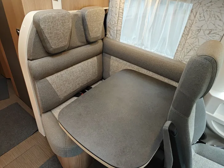 Fahrzeugbild Carthago C2-tourer I 141 KB LE comfort Mercedes #12