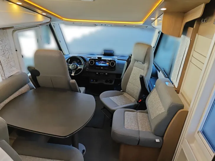 Fahrzeugbild Carthago C2-tourer I 143 KB LE comfort Mercedes #11