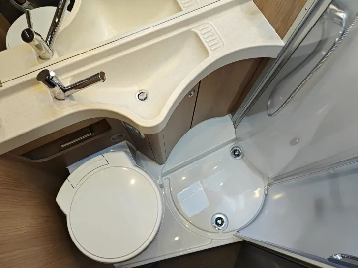 Fahrzeugbild Carthago C2-tourer I 143 KB LE comfort Mercedes #15