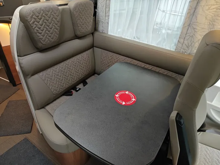 Fahrzeugbild Carthago C2-tourer I 145 RB LE comfort Mercedes #12