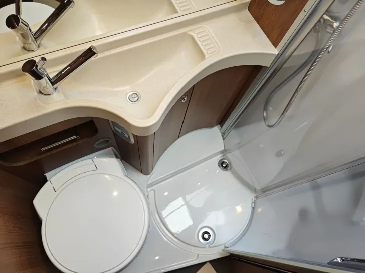 Fahrzeugbild Carthago C2-tourer I 143 KB LE comfort Mercedes #15