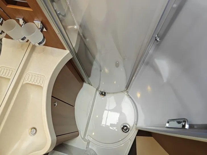 Fahrzeugbild Carthago C2-tourer I 143 KB LE comfort Mercedes #16