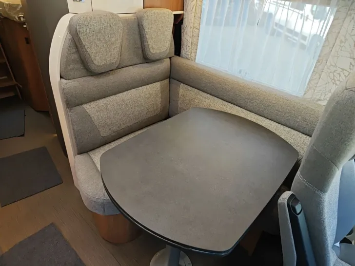 Fahrzeugbild Carthago C2-tourer I 143 KB LE comfort Mercedes #12