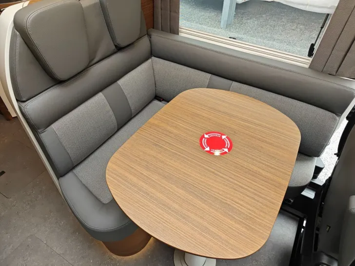 Fahrzeugbild Carthago chic c-line I 4.9 LE Mercedes #12
