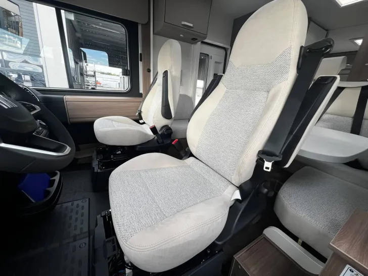 Fahrzeugbild Carado I 447 Pro+Solar+Combi 6E+Optik Paket+Gr Kühlschr #23